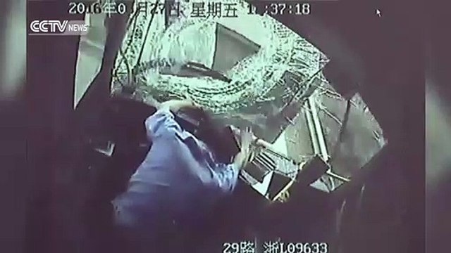 Condutor de autocarro sacrifica a própria vida para salvar passageiros