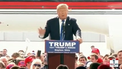 Manifestante fura cordão de segurança e assusta Donald Trump