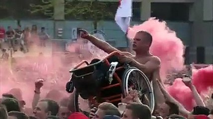 Deficiente celebra título com adeptos do PSV