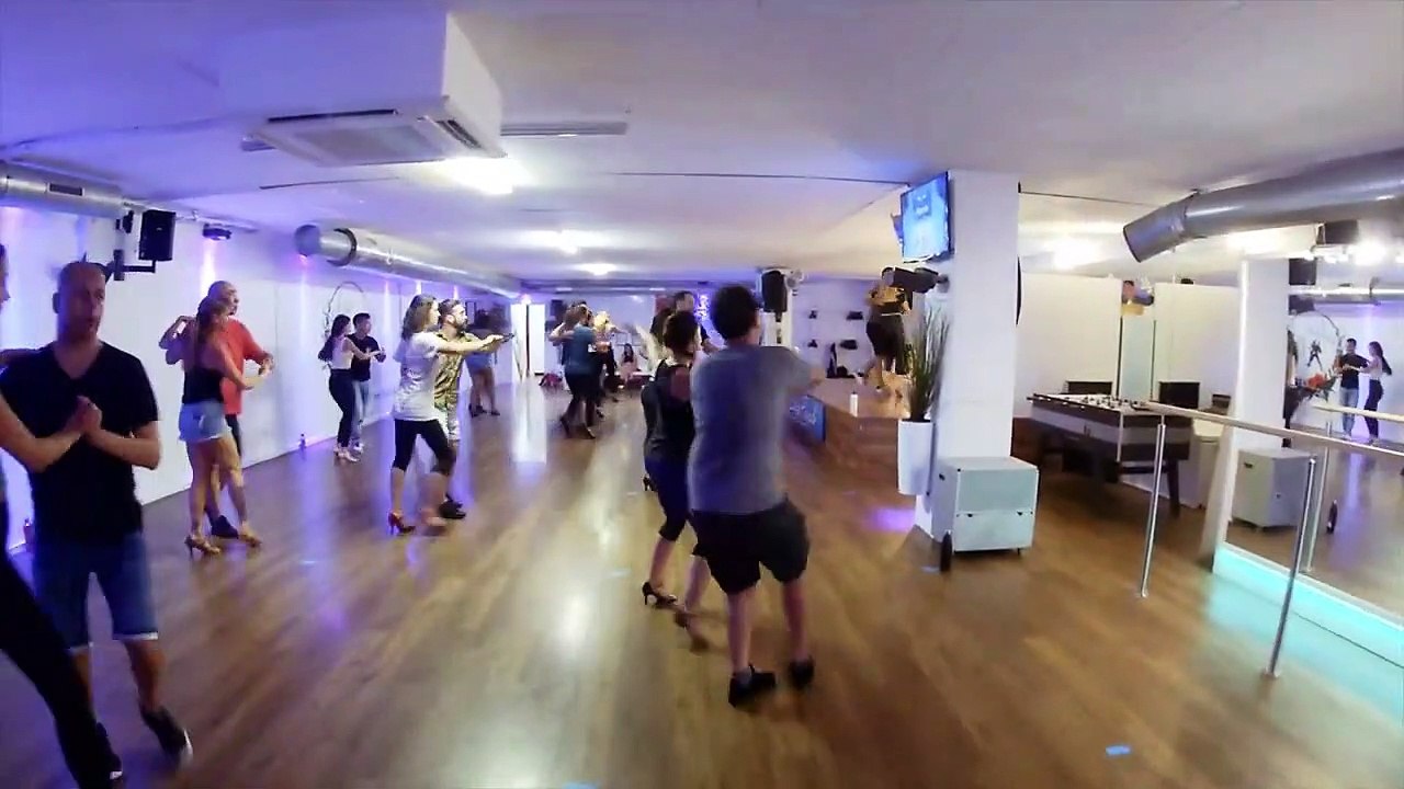 Registrieren Sie sich für die kostenlose Schnupperstunde Salsa in Zürich