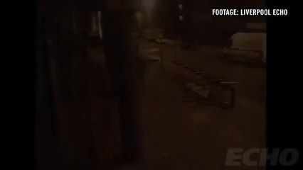 Ajuda mulher a apanhar táxi e ataca-a de seguida