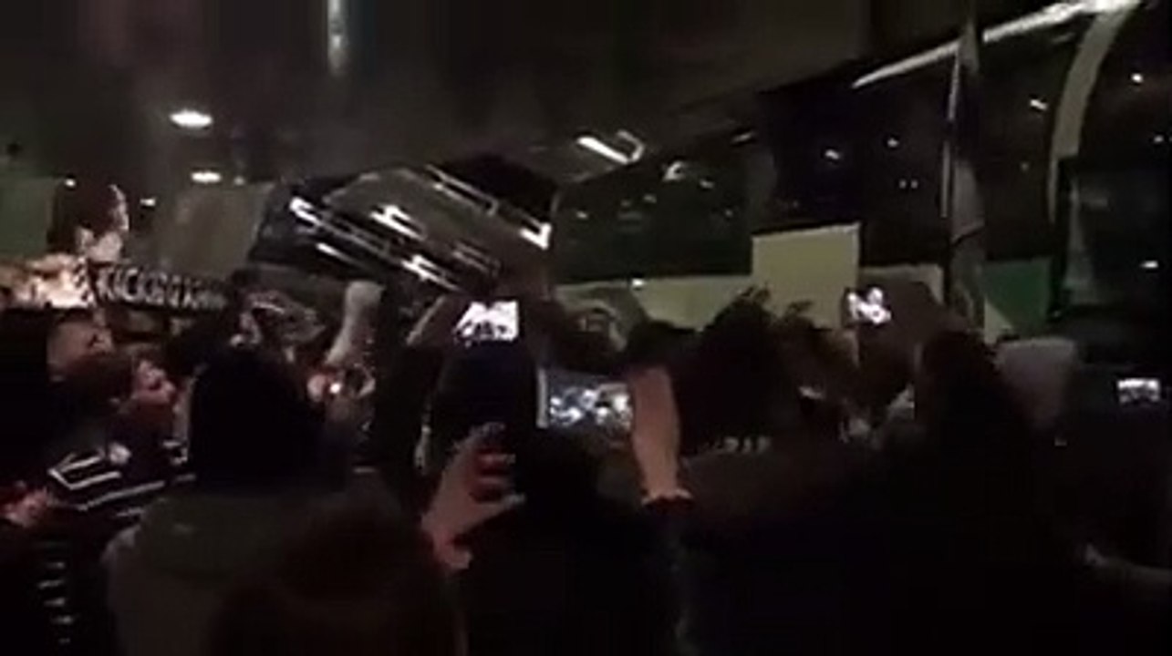 Adeptos do Boavista despedem-se da equipa em euforia