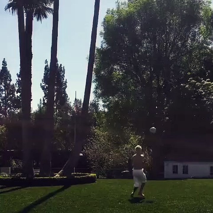 Justin Bieber mostra os seus dotes e não é a cantar