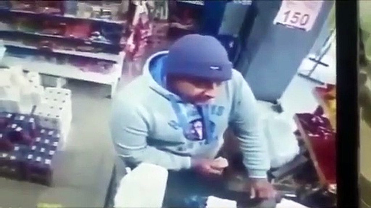 Levou dois tiros à queima-roupa e balas fizeram ricochete. Milagre?