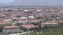 Deprem sonrası yeniden inşa edilen Erzincan'da binalar yatay mimariye uygun yapılıyor