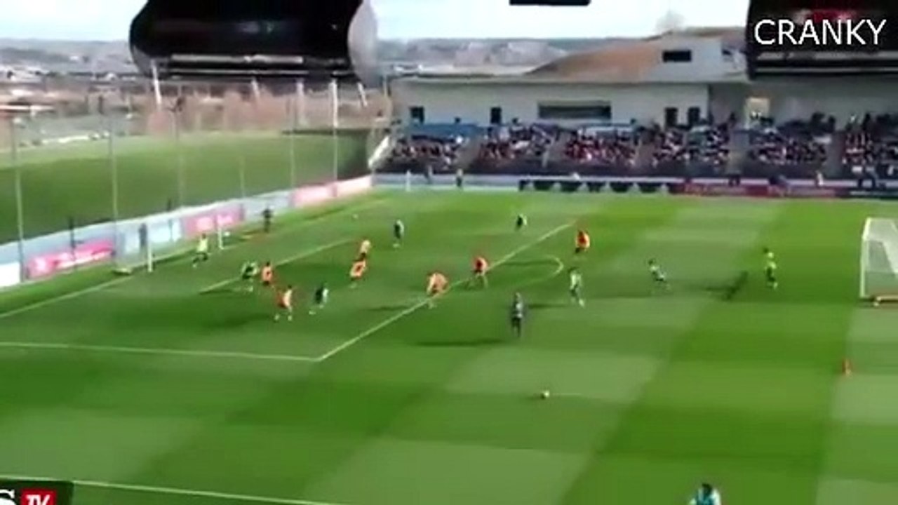 Cristiano Ronaldo encanta adeptos com golaço no treino