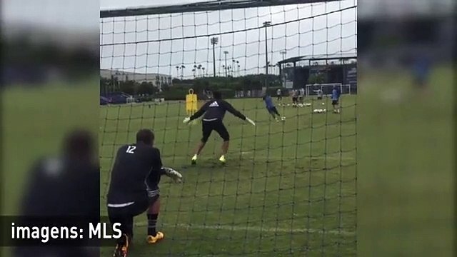 Pirlo volta a fazer das suas