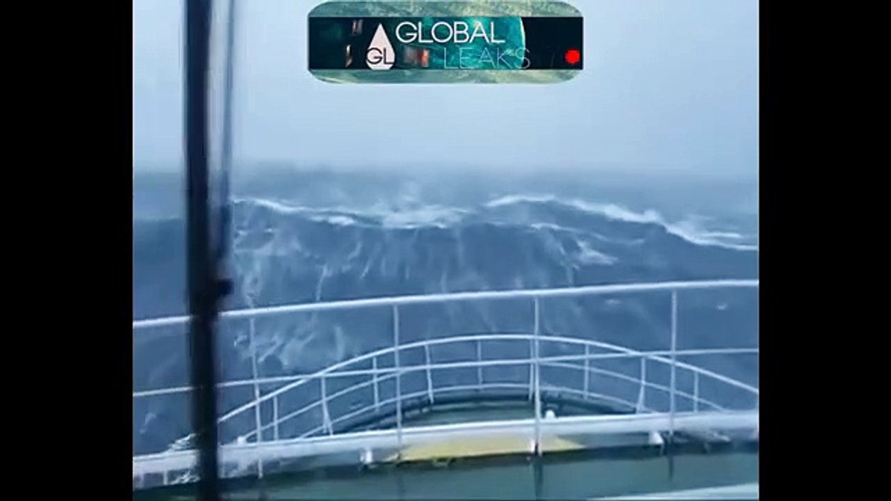 Onda gigante surpreende tripulantes de navio