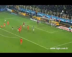 Nani marca na vitória do Fenerbahçe