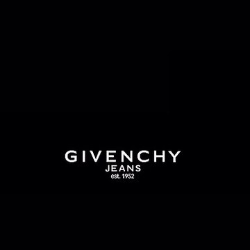 Irina Shayk 'veste' sensualidade em campanha de jeans