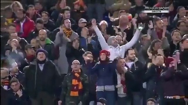 Adeptos cantam nome de Francesco Totti