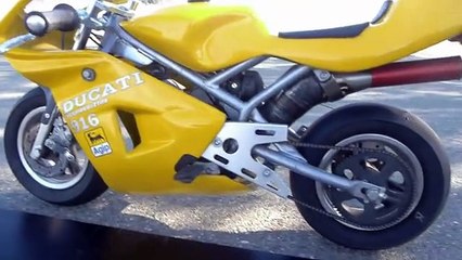 Resistência do iPhone 6S testada com uma mota em aceleração