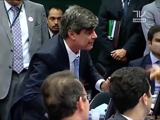 Sessão do Conselho de Ética brasileiro interrompida após confrontos