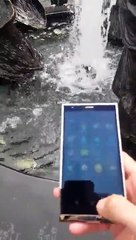 Vídeos que Comprovam a Resistência do Turing à Água 💧