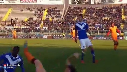 Médio do Cagliari sofre lesão horripilante frente ao Brescia