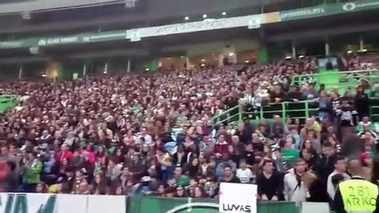 Adeptos enchem Alvalade por uma boa causa