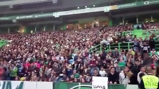Adeptos enchem Alvalade por uma boa causa