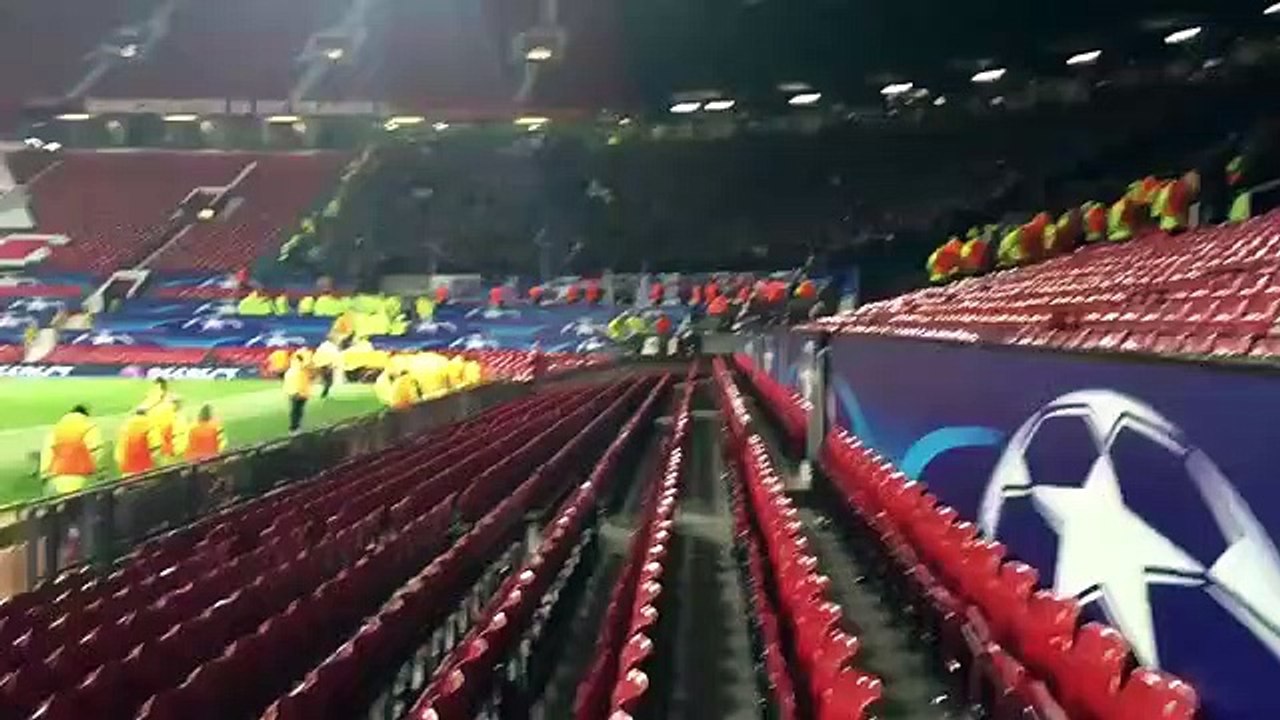 Adeptos do PSV cantaram por jogadores do City em... Old Trafford