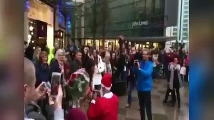 Esta prenda de Natal vem em forma de anel. Pedido emocionante