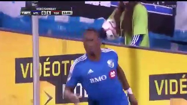 Didier Drogba marca dois golos de calcanhar