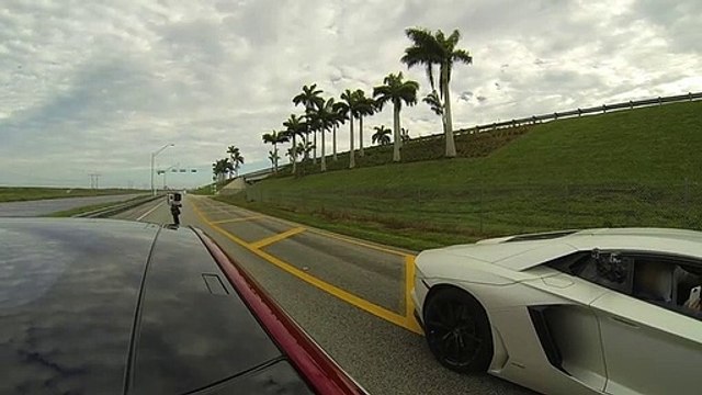 Tesla corre contra um Lamborghini. Quem ganha?