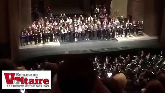 Orquestra de Nova Iorque homenageia vítimas com hino de França