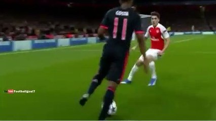 Douglas Costa fez 'maldade' imperdoável a Bellerin