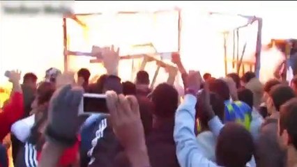 Explosão em campo de refugiados de Calais