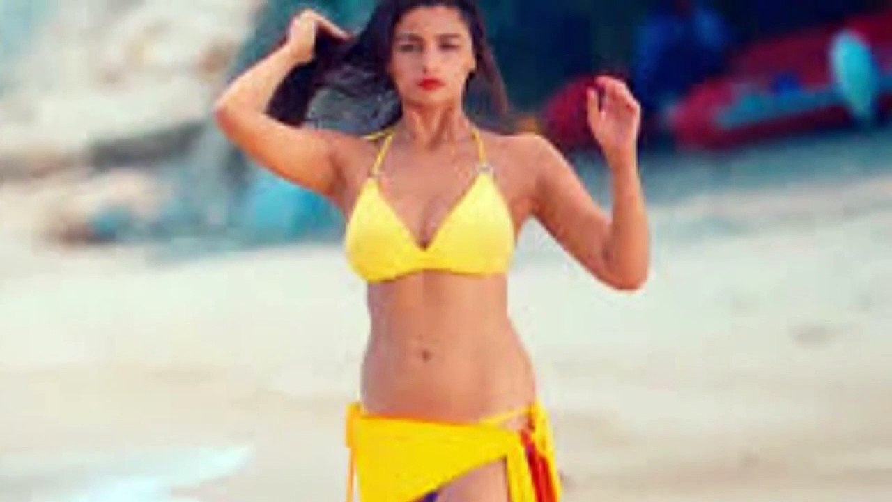 Top 10 sexiest Bollywood Actresses in Bikini
