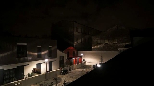 Paris: Tiros e explosões