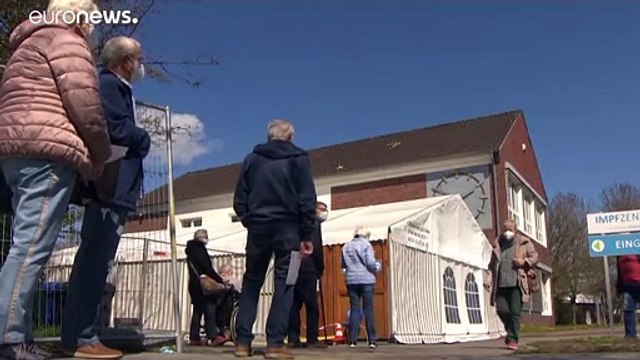 8500 ember kaphatott sóoldatot vakcina helyett