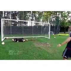 Jovem guarda-redes do Milan