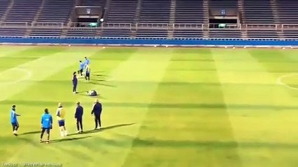 Messi marca em baliza minúscula com remate de longa distância