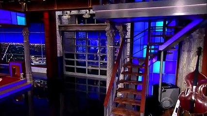 Nem o escudo do Capitão América protege apresentador dos 'tiros' de Djokovic