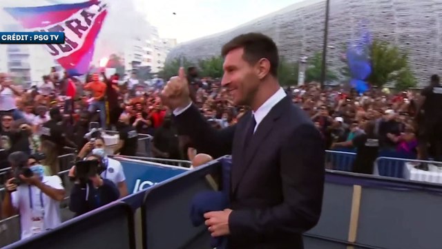 Lionel Messi accueilli en rockstar par les supporters du PSG