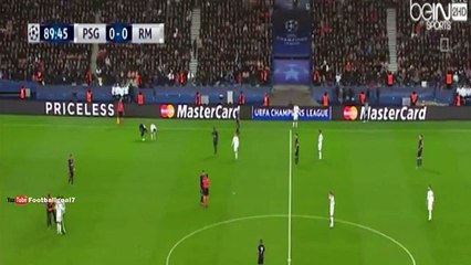 Assim reagiu Cristiano Ronaldo ao abraço em pleno PSG-Real Madrid