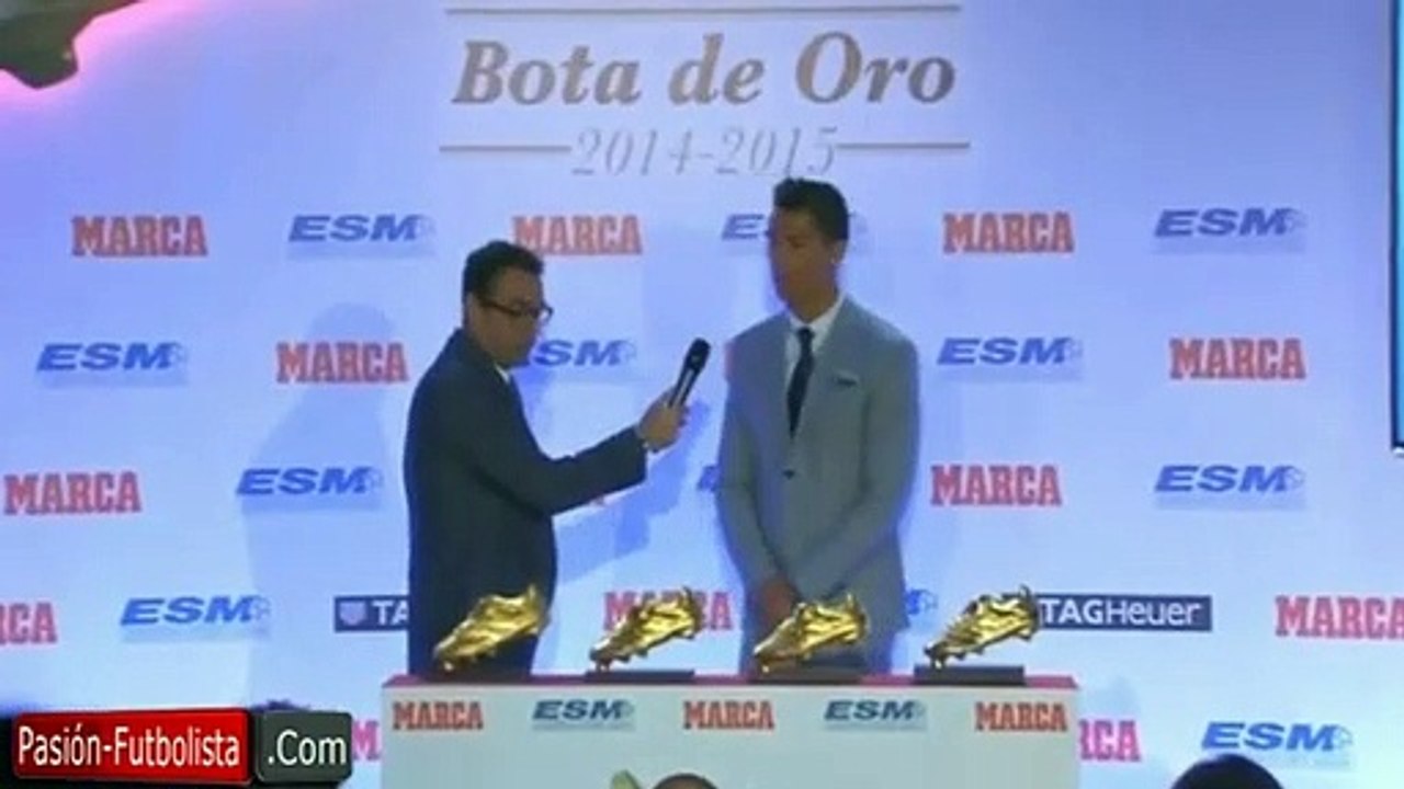 Cristianinho conta pelos dedos as botas de ouro do pai