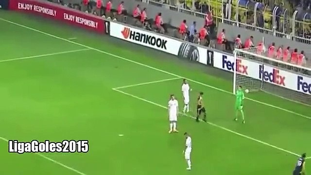 Raúl Meireles passa, Nani marca. Golo de classe do Fenerbahce