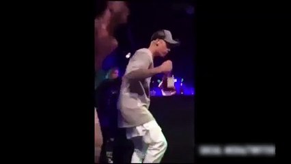 Vídeo mostra Justin Bieber a beber em palco