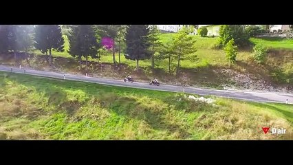 Se tiver um acidente de mota este casaco ativa o airbag automaticamente