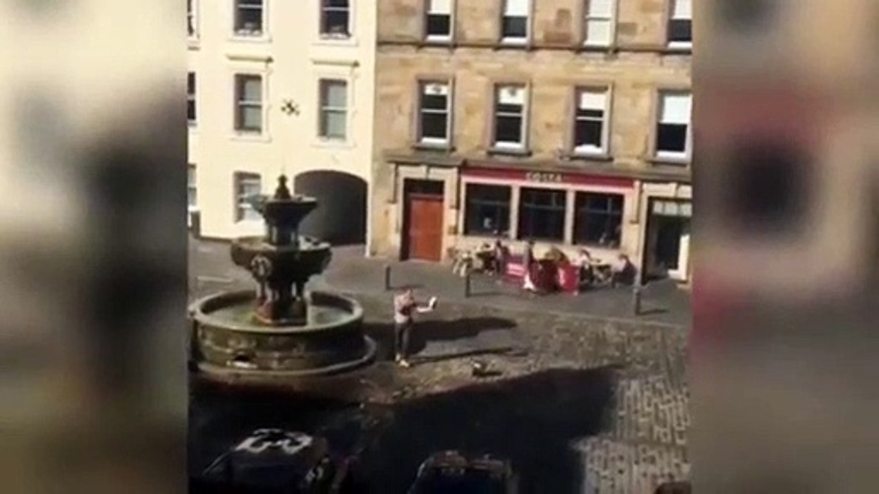 Fazia discurso homofóbico mas foi interrompido… por uma gaita-de-foles