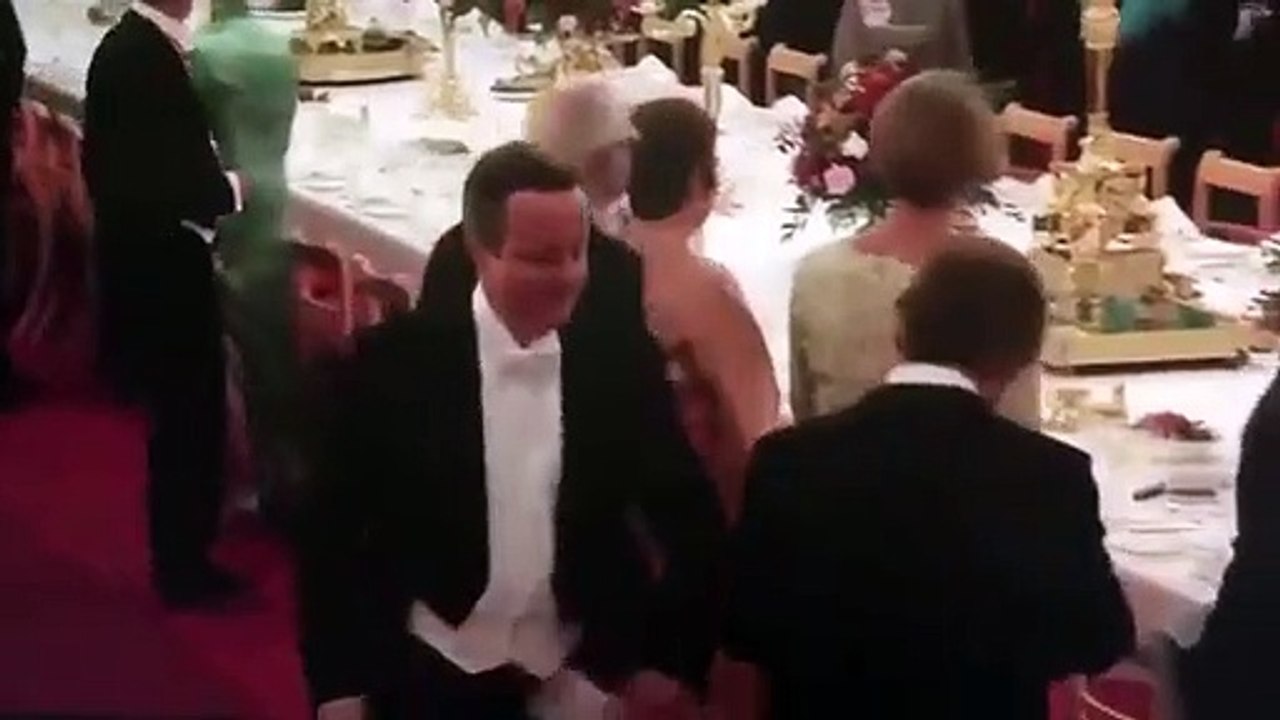 David Cameron dá uma palmada a Hugo Swire