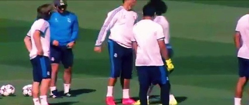 Colegas do Real Madrid dão 'carinhos' a Ronaldo