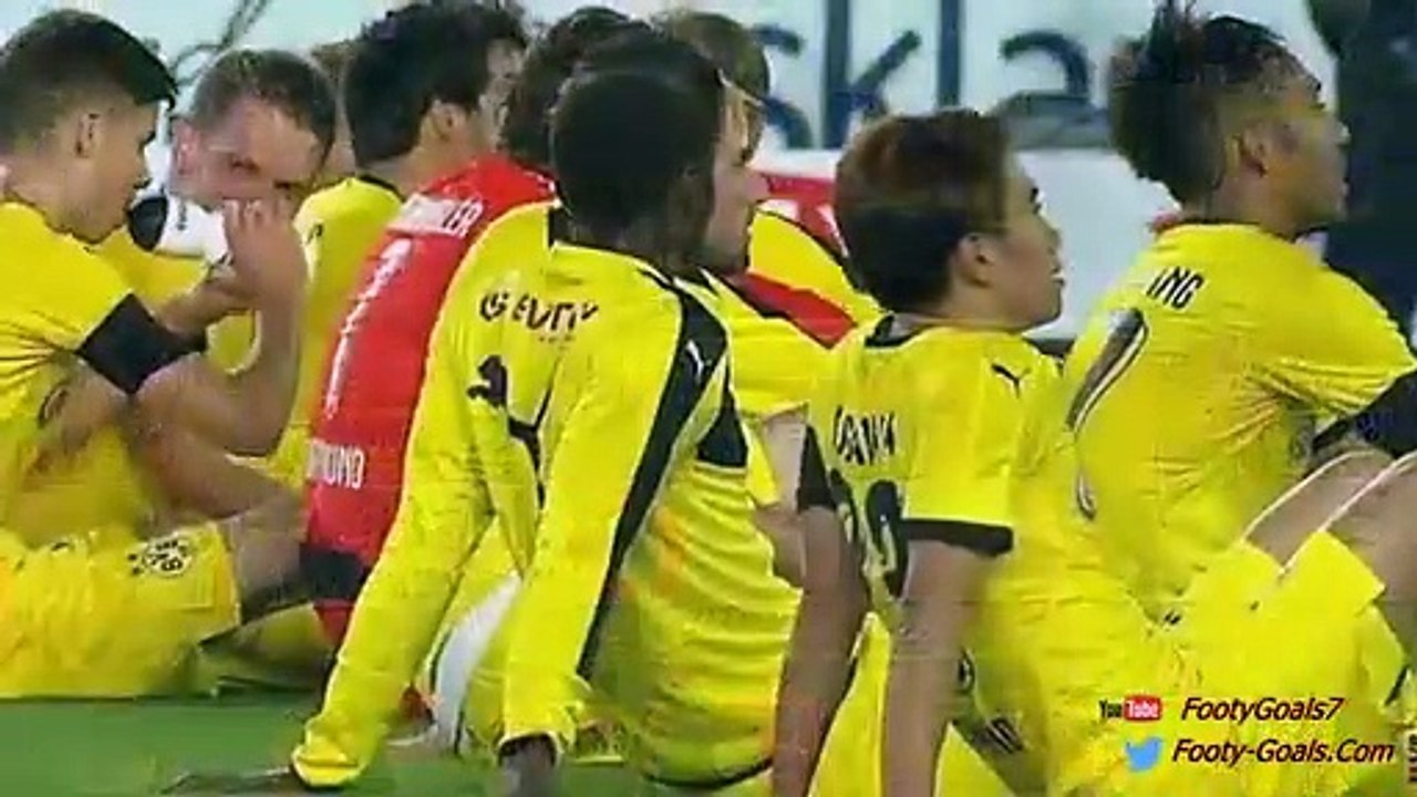 Adeptos do Dortmund homenageiam equipa