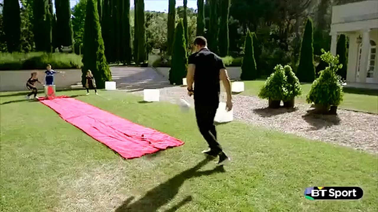 Jogadores tentam superar bin challenge