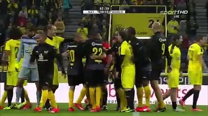 Dede despede-se do Dortmund com golo do meio-campo