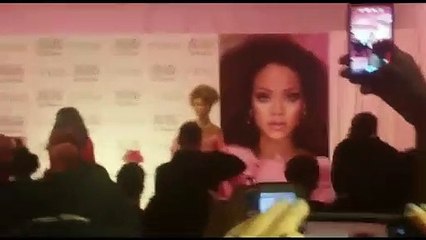 Rihanna debaixo de fogo depois de lançamento de perfume