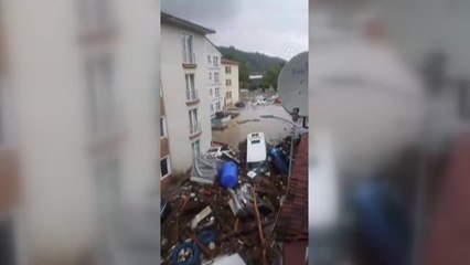 KASTAMONU - Bozkurt'ta yaşanan taşkında araçlar sürüklendi