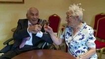 Ele tem 103 anos e ela 91. Casaram esta semana