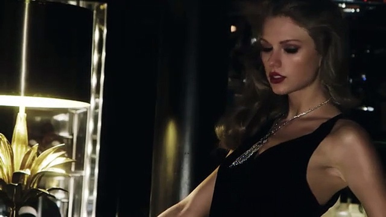 Taylor Swift deslumbra em capa de revista